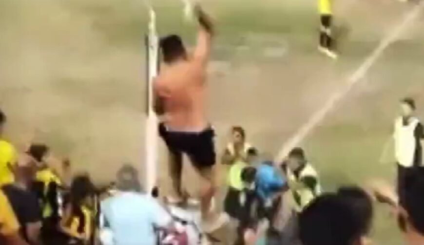 -VIDEO- Graves incidentes en el partido Palmira vs. San Martín por la Liga Mendocina: heridos y el micro vandalizado