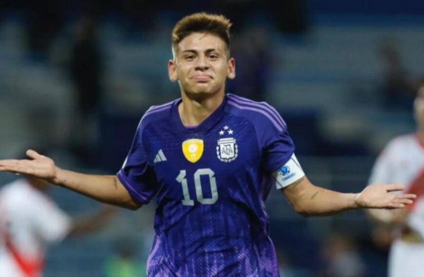 Real Madrid, PSG y el Manchester City quieren a un jugador argentino que tiene 17 años: Quién es el «Diablito» Echeverri