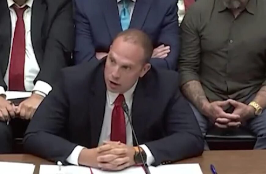 -VIDEO- Las escalofriantes declaraciones de un exoficial de inteligencia sobre los OVNIs asegurando que «recuperamos restos biológicos no humanos»