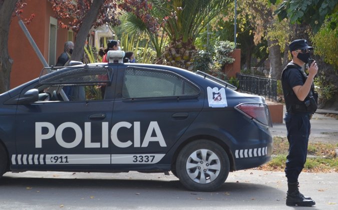Cada vez más inseguridad en Mendoza: se bajó a cambiar una rueda pinchada y le robaron