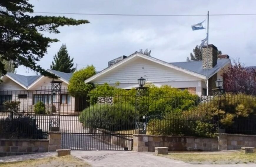 «Se acabó la fiesta»: el gobernador de Santa Cruz rematará una mansión que usaban los Kirchner en El Calafate