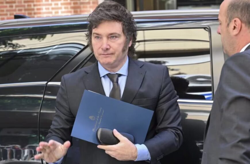 Milei negó que Argentina negocie recibir deportados desde Estados Unidos