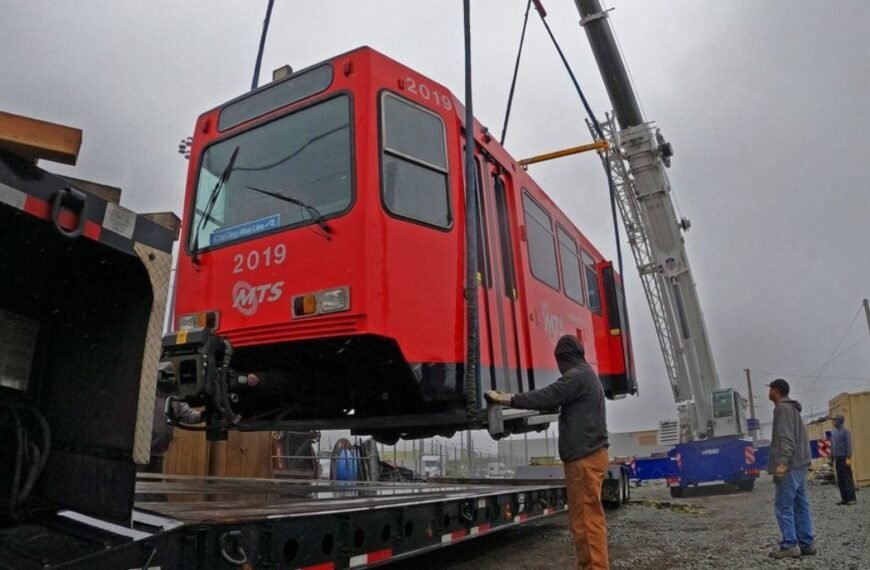 Llegan a Mendoza desde California los tranvías para los tramos Luján de Cuyo y el Aeropuerto Francisco Gabrielli