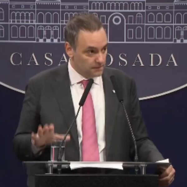 Fiscal pidió cerrar la causa por el viaje de la esposa de Adorni a EEUU en el avión presidencial: «no fue un gasto para el Estado»