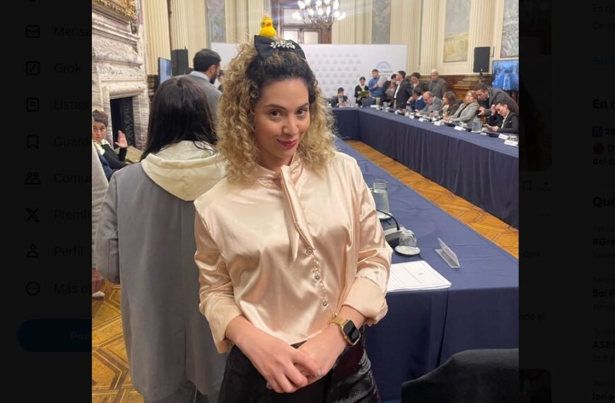 El «patito en la cabeza» llegó a la Honorable Cámara de Diputados de la Nación: ¿Quién es la diputada libertaria que lo usó?
