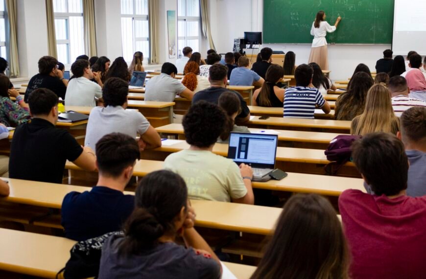 Ya es oficial la Ficha Limpia para docentes en las escuelas de Mendoza para evitar casos de abuso sexual