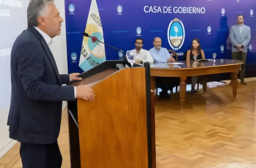 Cornejo anunció líneas de créditos para comercio, turismo e industria