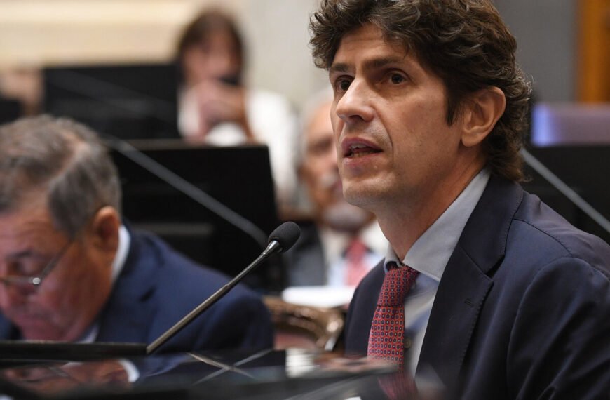 El kirchnerismo y Martín Lousteau criticaron el pedido de asistencia financiera al Tesoro de EEUU: “Trump no hace nada gratis”