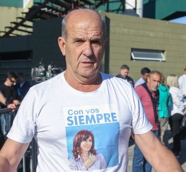 Un intendente kirchnerista encendió la interna del PJ: «Es la época de cagones y traidores»