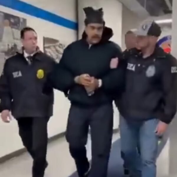 La Casa Blanca difundió un video en el que se observa el ingreso de Maduro a un edificio de la DEA