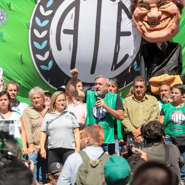 El Gobierno les descontará el día a los estatales que se adhieran al paro nacional contra la reforma laboral