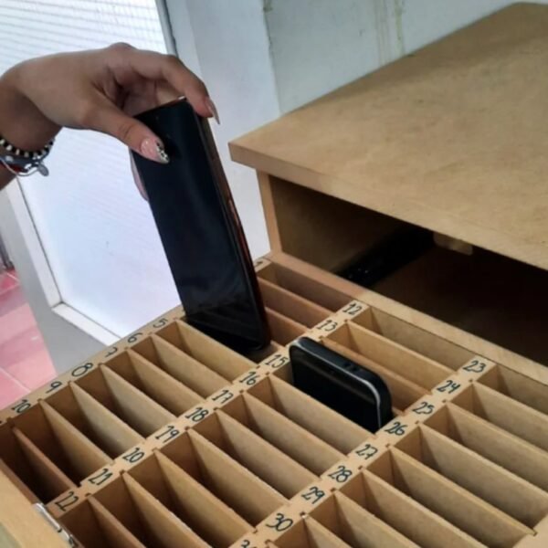 Otro colegio de Mendoza se sumó a las clases sin celulares: se guardarán en una caja