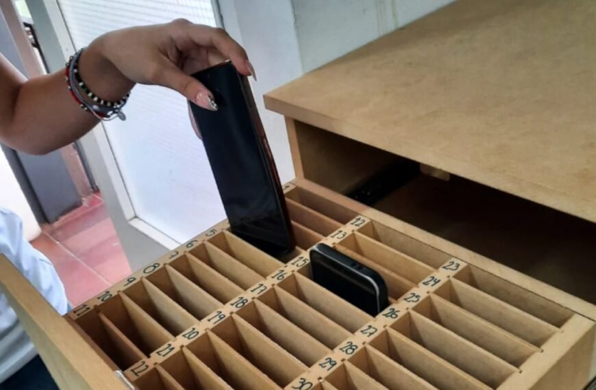 Otro colegio de Mendoza se sumó a las clases sin celulares: se guardarán en una caja