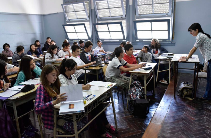 Mendoza arranca las clases haciendo historia: el idioma chino mandarín llega al secundario y el inglés se amplía en las primarias