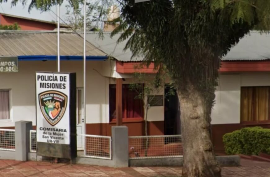 Detuvieron a una mujer acusada de permitir que su pareja y sus amigos violen a su hija con discapacidad