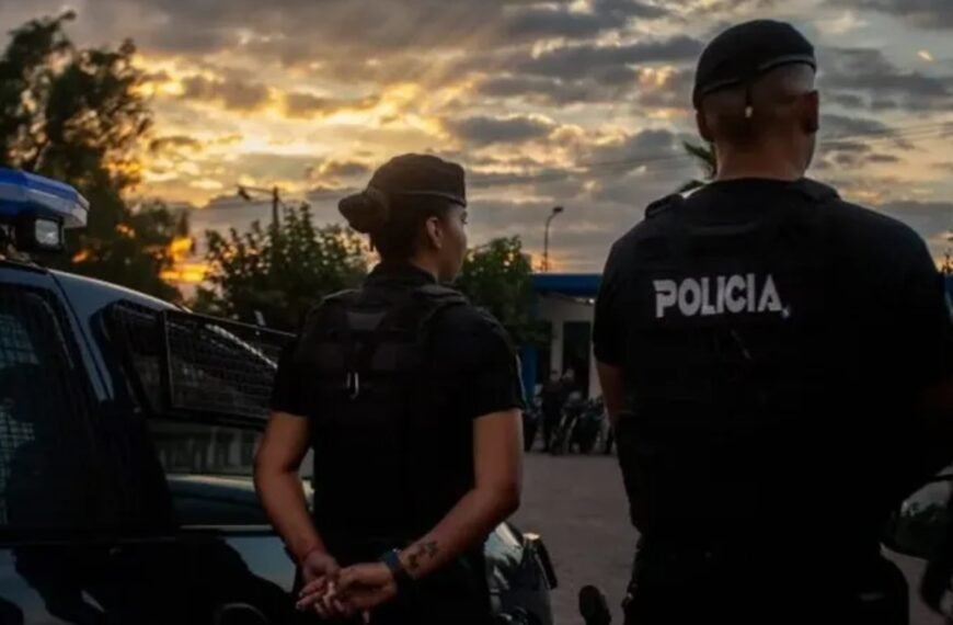 Una mujer logró huir de su casa cuando su pareja la estaba rociando con querosene