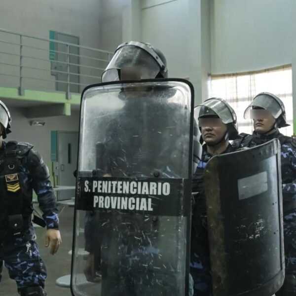 Mendoza lanzó una fuerza de requisa en cárceles y en su primer gran operativo secuestró drogas y armas