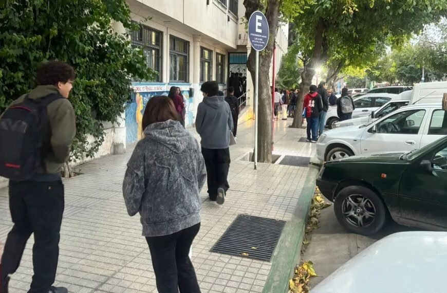 Detuvieron a la madre del alumno que llevó una réplica de arma de fuego a una escuela de Mendoza