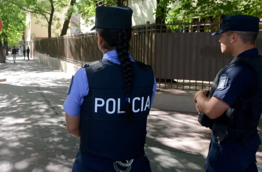 El gobierno de Mendoza lanzó una guía para la policía de como actuar ante ataques, amenazas y crisis en las escuelas