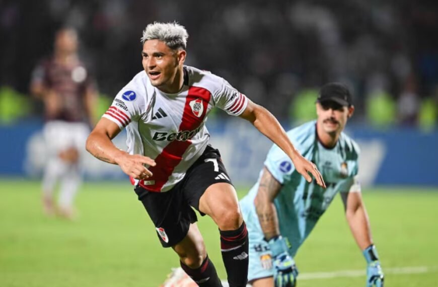 Increíble final: con 10 jugadores y Viña en el arco, River lo ganó en la última jugada con gol de Salas