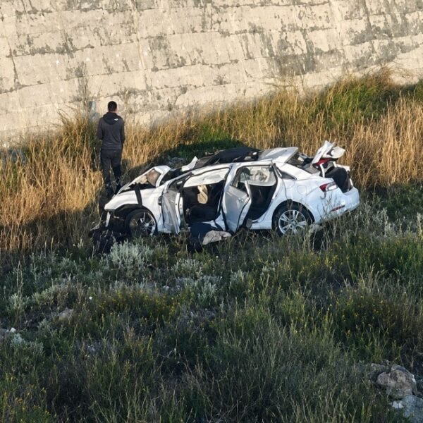 Un hombre murió tras perder el control de su auto y caer a un canal en Godoy Cruz