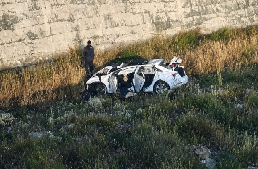 Un hombre murió tras perder el control de su auto y caer a un canal en Godoy Cruz