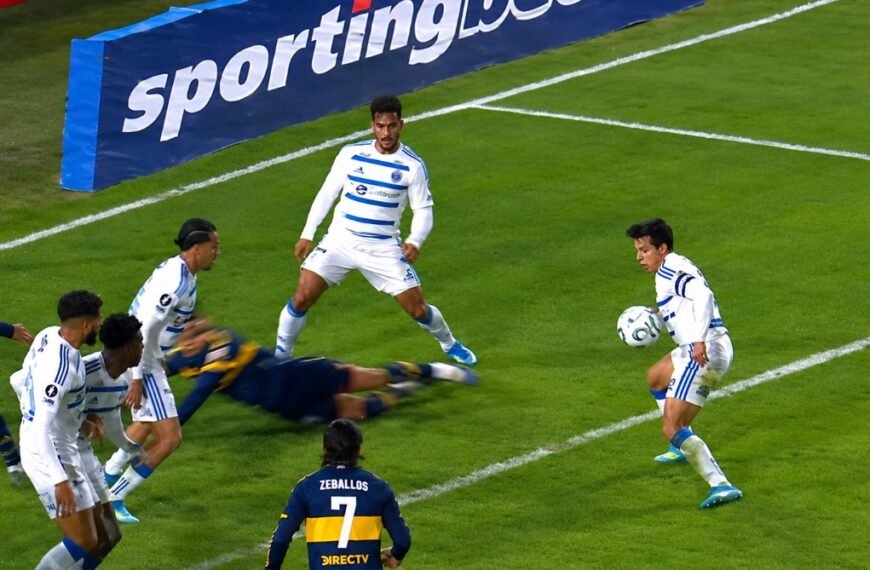 Conmebol dio a conocer los audios del VAR de Boca-Cruzeiro: el gol anulado a Merentiel y la mano de Lucas Romero, «quiere quitar su brazo»