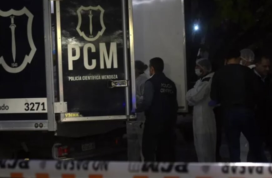 Discutía con su novia policía, le sacó el arma reglamentaria y se mató de un disparo en pleno centro de Mendoza