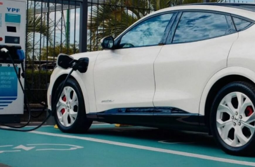 YPF acordó con Tesla de Elon Musk una red de supercargadores para llegar en auto eléctrico de Mendoza a Buenos Aires
