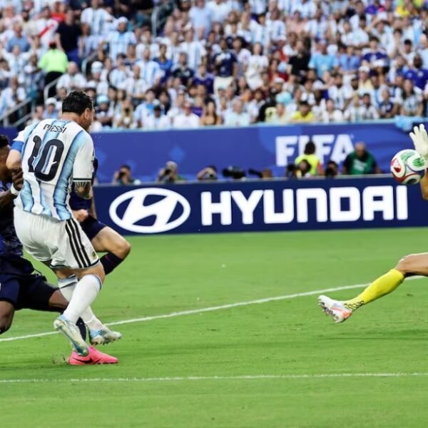 En un infartante partido, Argentina sufrió más de la cuenta y avanzó a los octavos del Mundial tras ganarle en tiempo extra a Cabo Verde