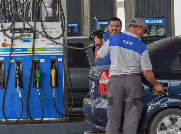 Banco Nación devuelve hasta $20.000 por cargar combustible: cómo acceder