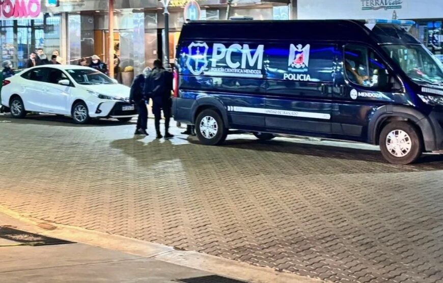 Una mujer murió tras caer de un quinto piso en pleno centro de la ciudad de Mendoza