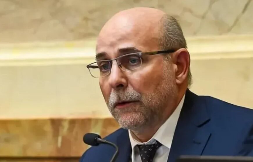 Al igual que Fernández Sagasti, ahora un senador radical pidió votar en forma remota