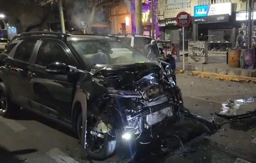 Una mujer de 27 años murió tras violento choque en pleno centro de Mendoza