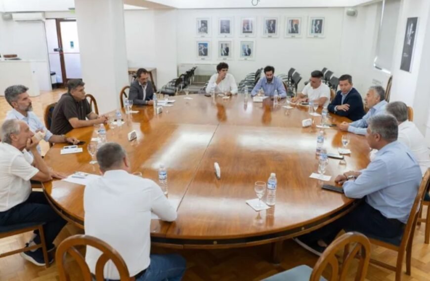Fenómeno El Niño: el Gobernador reúne a los 18 intendentes para preparar a Mendoza ante fuertes tormentas