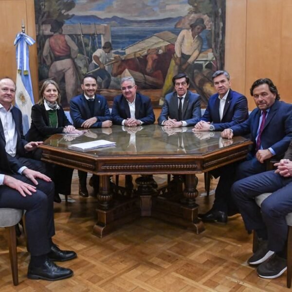 El gobierno alcanzó un acuerdo histórico con los gobernadores del Norte Grande por las zonas cálidas