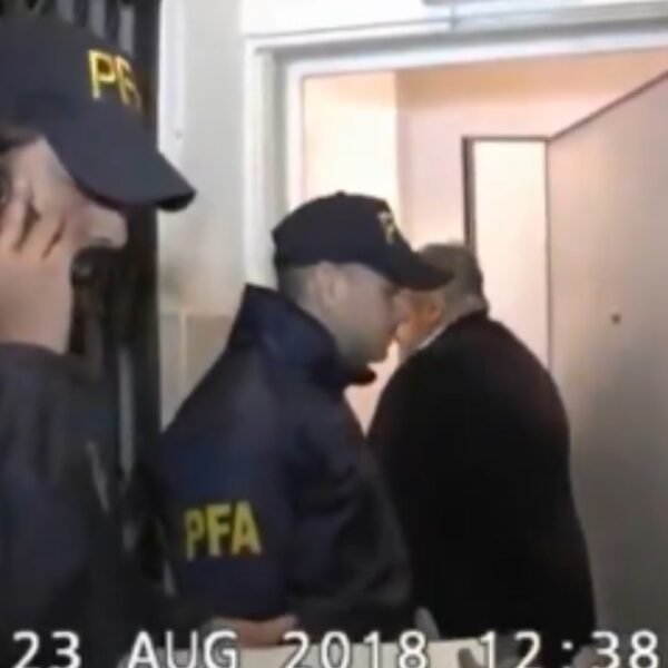 Puertas blindadas en un vestidor: qué mostró el video del allanamiento al departamento de Cristina Fernández de Kirchner