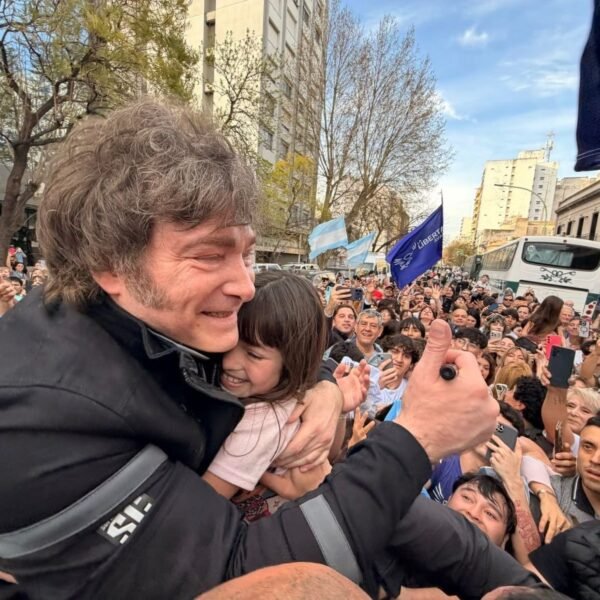 Una multitud acompañó al presidente Milei en Bahía Blanca