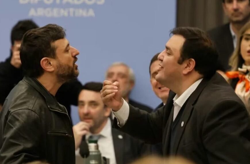 LLA y aliados presentaron proyectos para remover y expulsar a Grabois de su banca