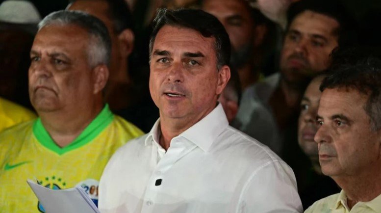 Flávio Bolsonaro desconoce el triunfo de Lula y pedirá la anulación del balotaje