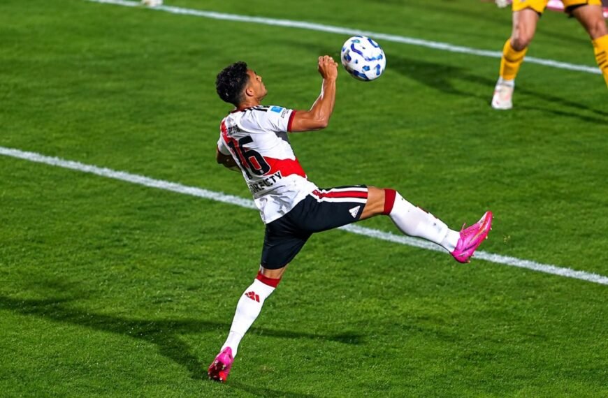 River y Sarmiento empataron 1-1 en Junín: el VAR anuló un polémico gol al Millonario, ¿fué mano?