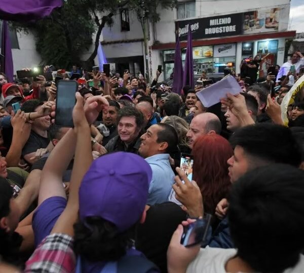 El Gobierno negó que Javier Milei fuera atacado en Catamarca, pero un diputado libertario dijo que se golpeó