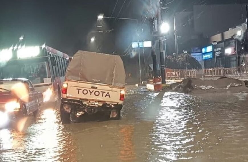 Rodeo del Medio quedó inundado con vehículos atrapados: el reporte de Defensa Civil por la tormenta